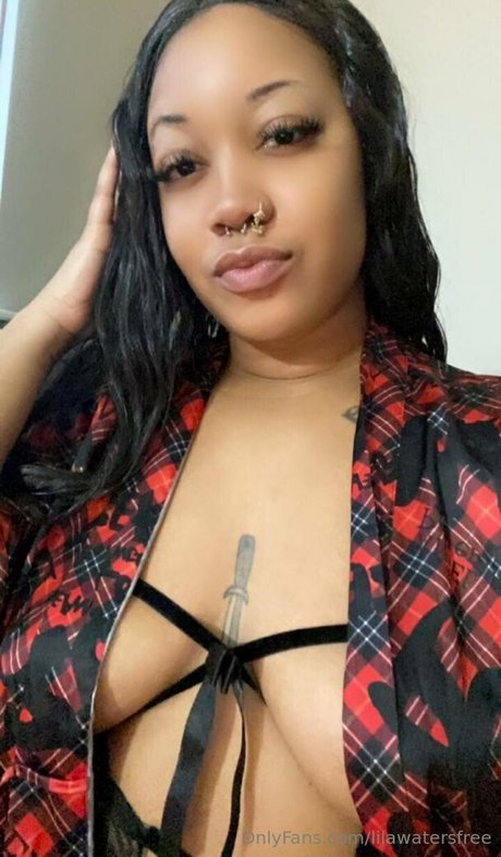 lilawatersfree modèle sympa images