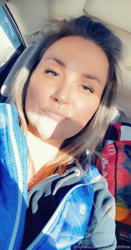 rougewild69free modèle de haute qualité image