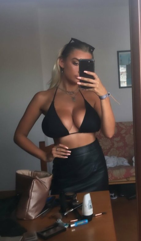 Lucy Cartlidge modèle exclusif galeries