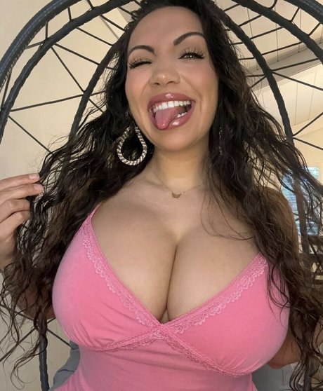 Crueltyfreecurves modèle érotique img