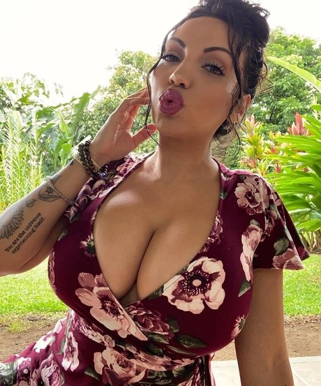 Crueltyfreecurves star du porno exclusive archive