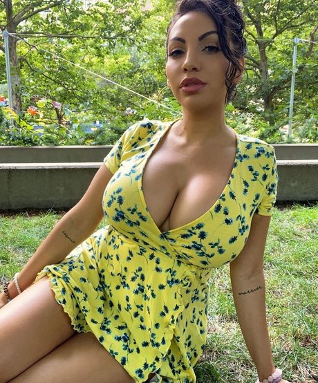 Crueltyfreecurves actrice érotique galerie