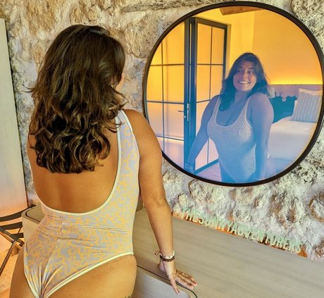 Milla Chats modèle magnifique galeries