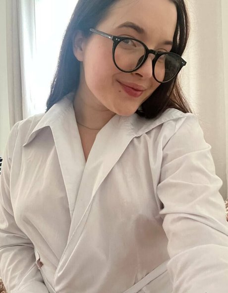 emy buns actrice exclusive photos