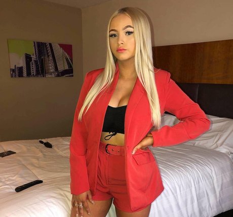 Lucy M étoile de l'art galeries