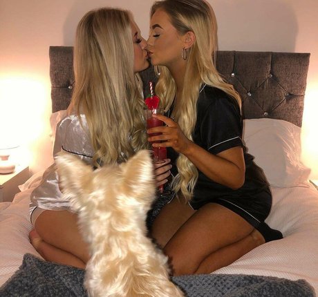 Lucy M modèle érotique des photos