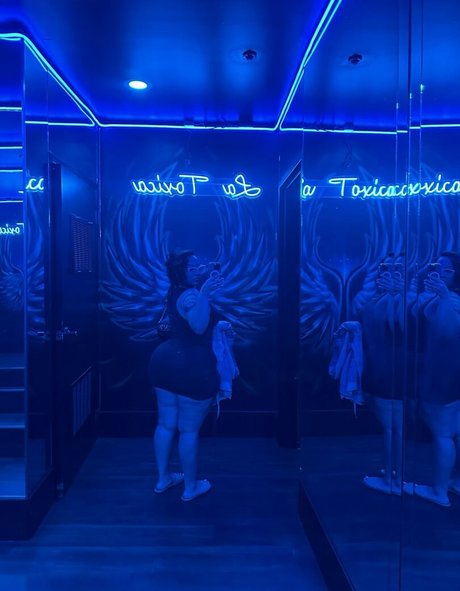 solo aux gros seins uniquementfans sexe pornographique galeries