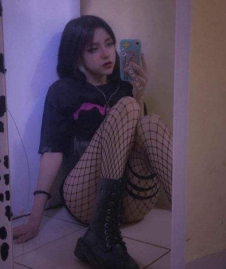 __yozzzi__ art star du porno des photos