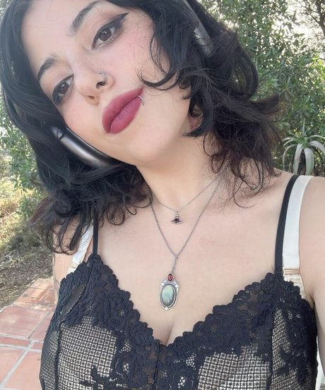 Miki Blue mannequin photo