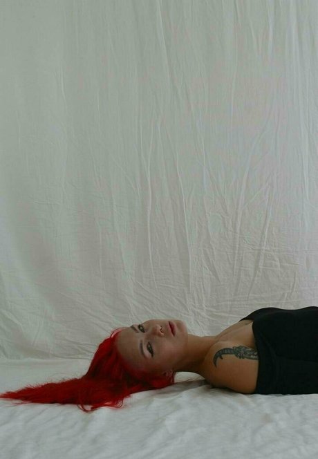 chatte chauve onlyfans plutôt sexy image