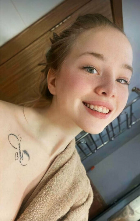 lolly derry18 nus de stars du porno images