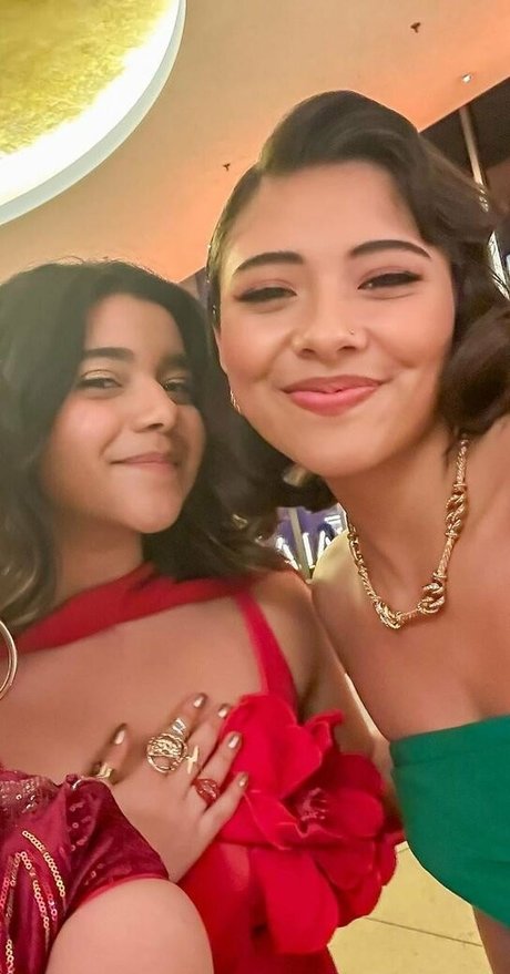 Xochitl Gomez modèle porno collection