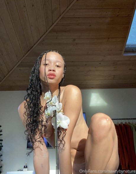 NawtyByNature modèle pornographique photo