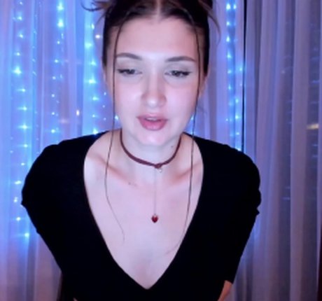 Aalliyahh xxx étoile img