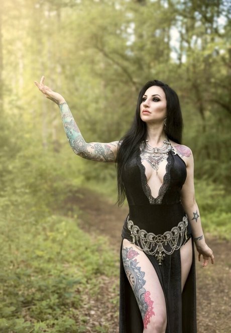 Madeleine Liljestam étoile nue images