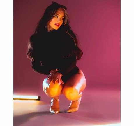 Mae Welsch top star photo