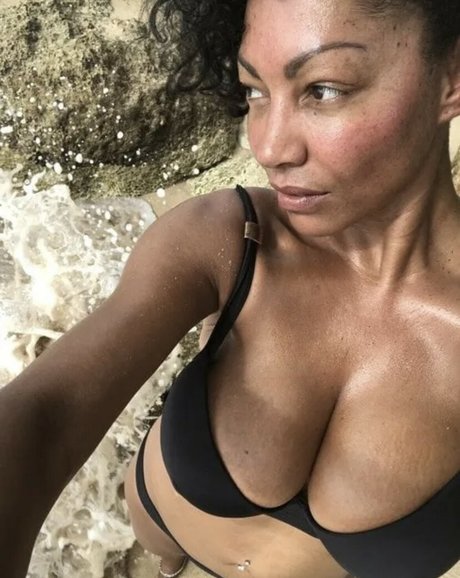 Charmaine Sinclair jolie actrice photos