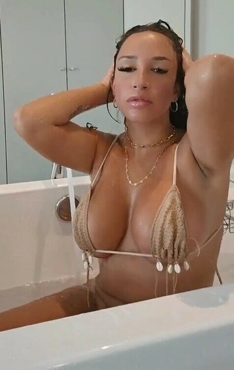 Mikaelabrbs star érotique des photos