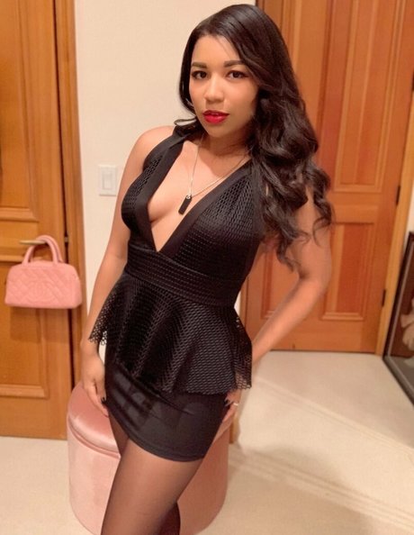 Mica Burton modèle érotique des photos