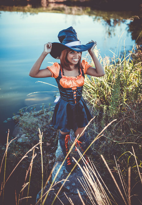 Mica Burton haut modèle archive