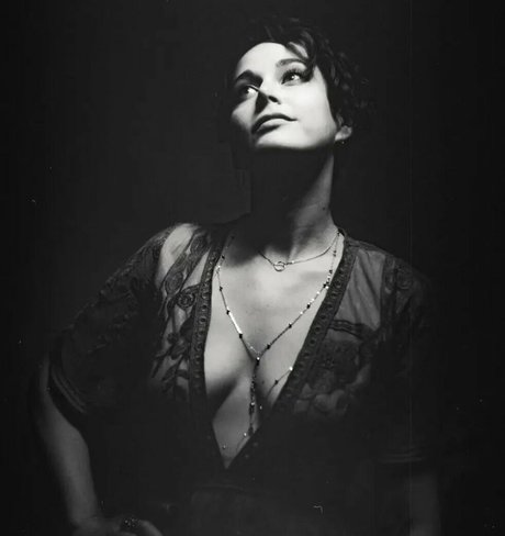 Salunes secret modèle xxx photos