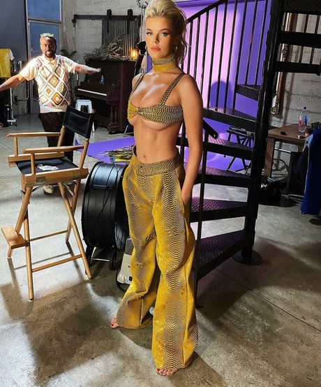 Mckenzie Hewson star du porno sympa images