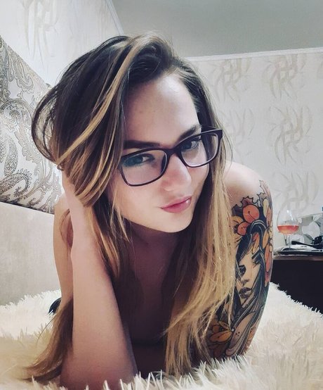 Masha Hitraya star du porno sexy image