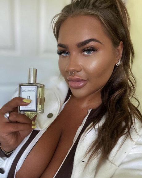 Nicole Barker nus star du porno archive