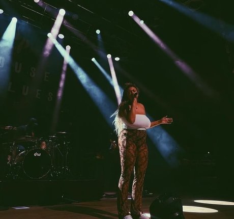 Mahalia actrice chaude collection