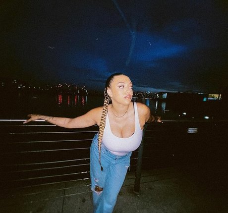 Mahalia xxx star du porno image