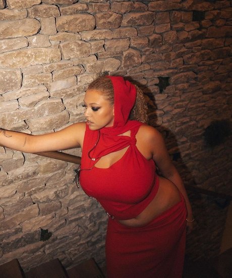 Mahalia actrice chaude photo