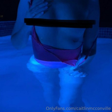 Caitlin McConville modèle érotique img