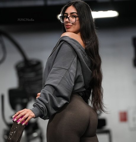 flexwness modèle magnifique des photos