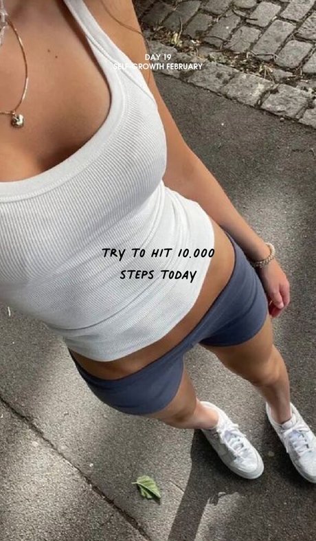 Danique Hosmar nus star du porno galeries