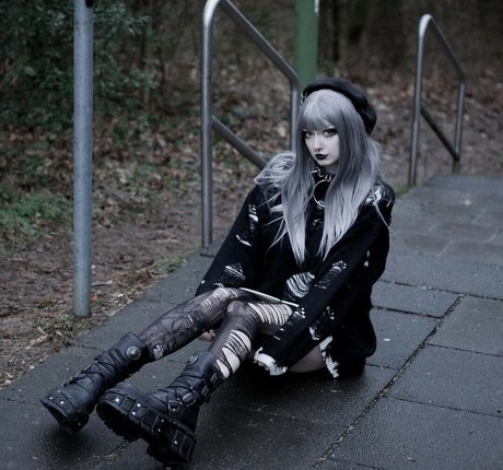 CreepyCassy modèle joli collection