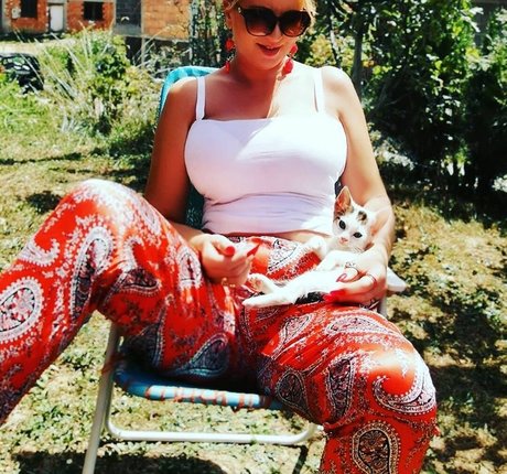 Berina Fati actrice nue collection