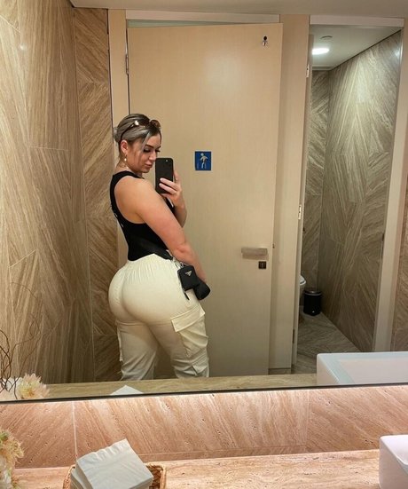 Nikita Simpson modèle meilleur archive