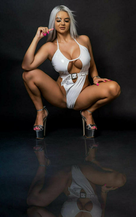 sunnyjully modèle érotique img