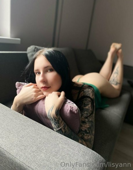 kira lovely top star archive