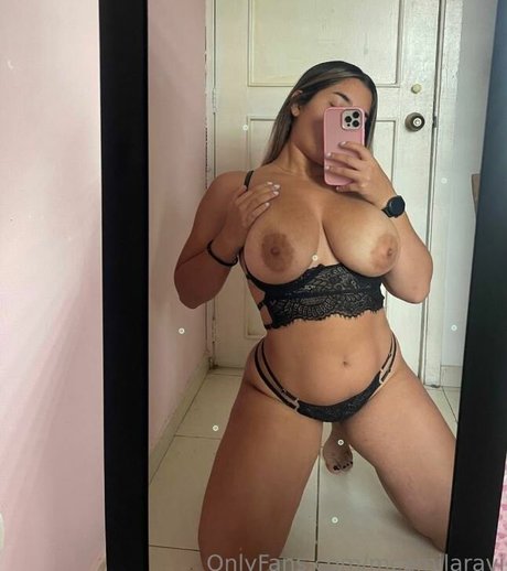 Maria Camila Ravi modèle xxx collection