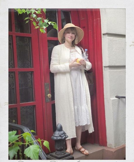 Haley Bennett mannequin image