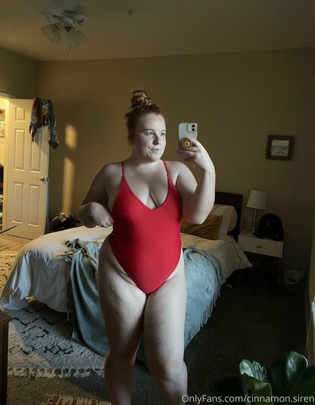 cinnamon siren mannequin image