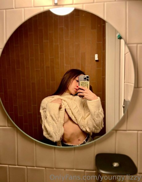 youngy lizzy modèle érotique collection