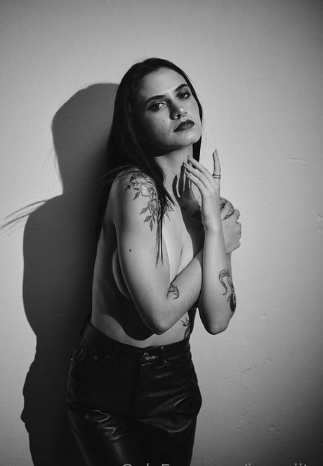 inseniity modèle érotique photos