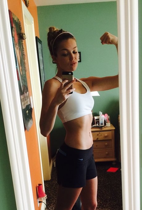 Lili Simmons haut de star du porno photo