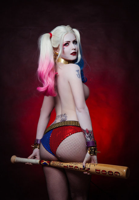 MaidMight art de star du porno des photos