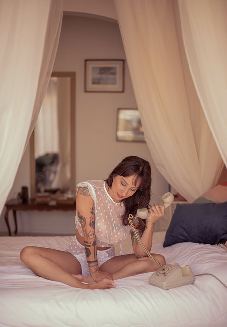 Thais Marin star du porno gratuit photo