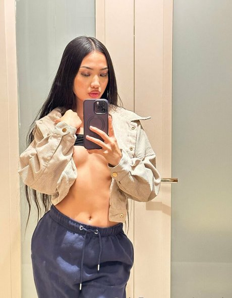 grosse bite trans onlyfans chaud et sexy image