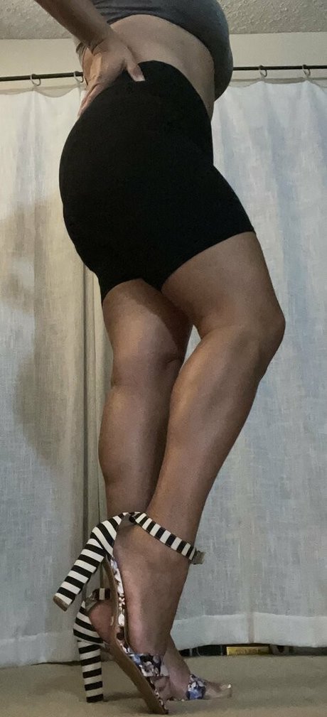 shesabigone modèle des photos