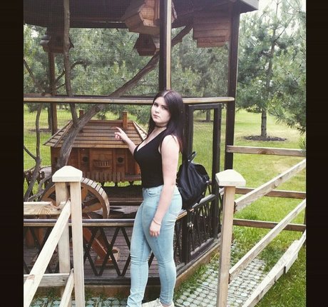 Anna Bernadi star du porno sympa photo